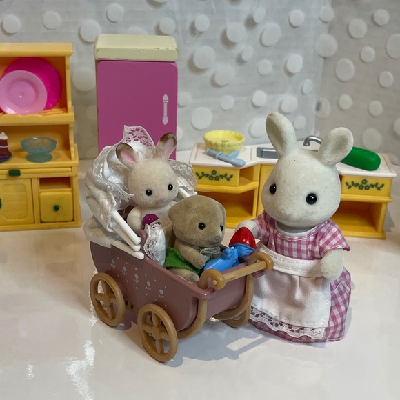 calico critters Other - Calico Critters 🐱🐰Carriage & Furniture bundle